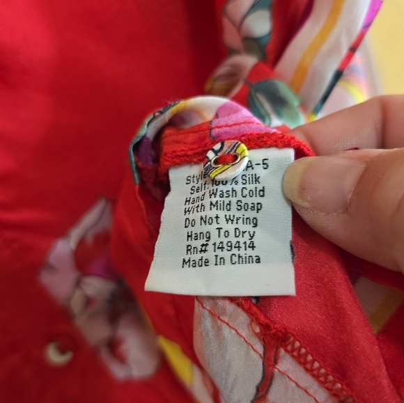 Johnny Was Passion Iris Silk Button Front Shirt Small Red Floral Print - Picture 8 of 8